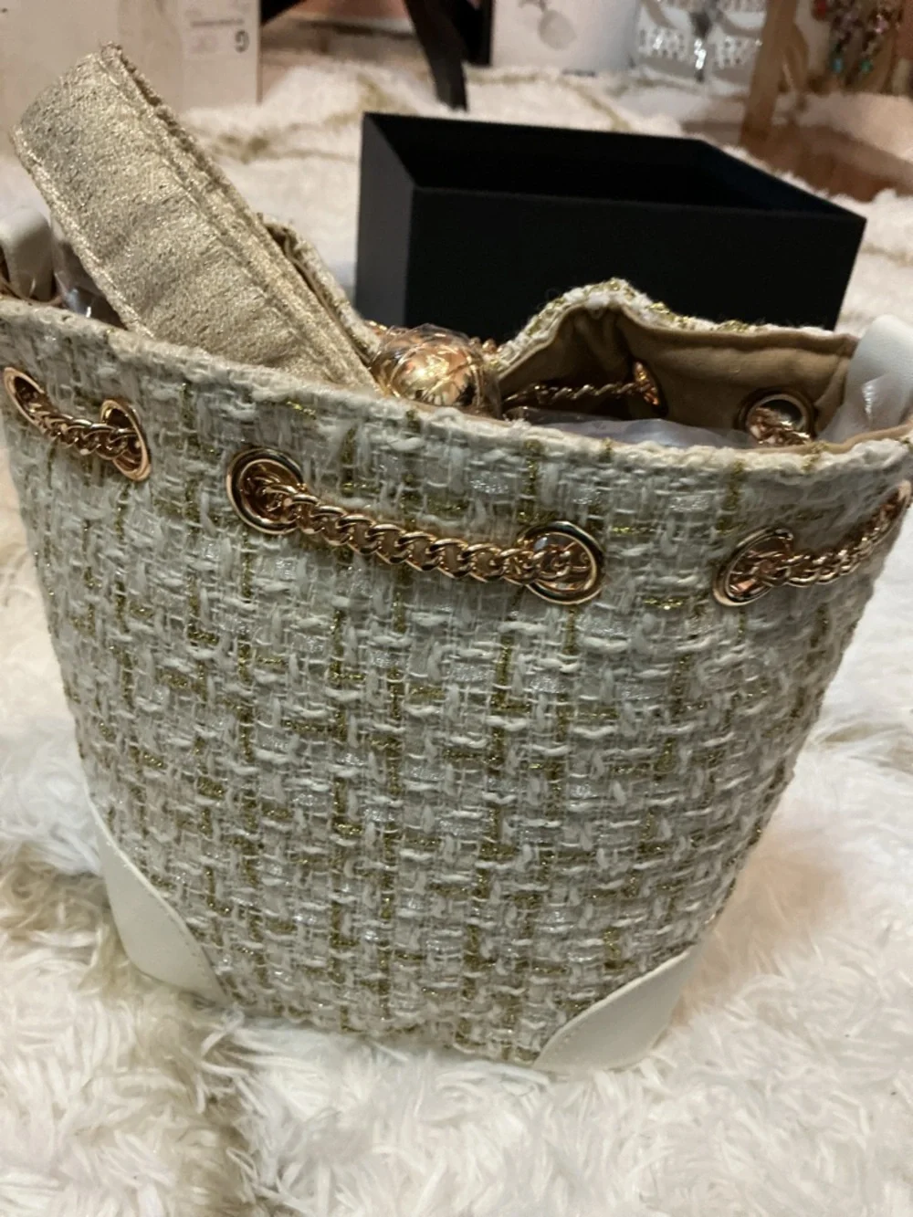 GWP CHANEL White and Gold Tweed Mini Bucket Bag - Picture 3 of 5